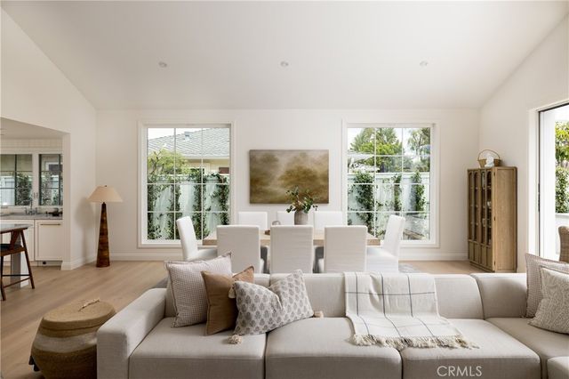 1112 Pembroke Lane, Newport Beach, CA 92660