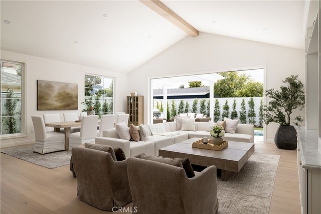 1112 Pembroke Lane, Newport Beach, CA 92660