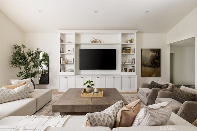 1112 Pembroke Lane, Newport Beach, CA 92660