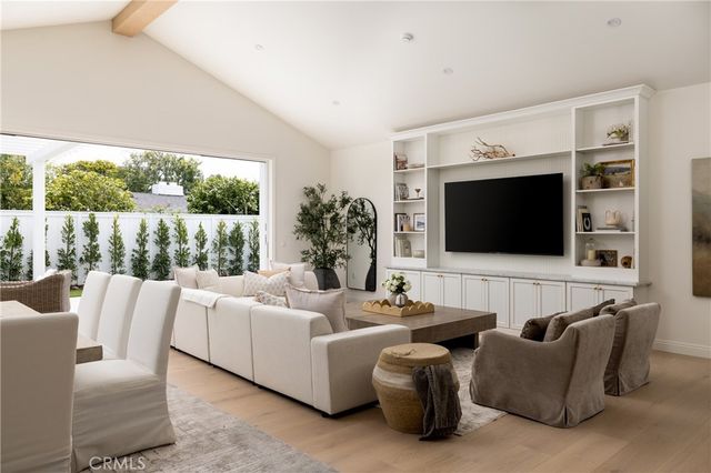 1112 Pembroke Lane, Newport Beach, CA 92660