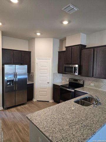 5423 Devils Gate Unit 2, Converse, TX 78109