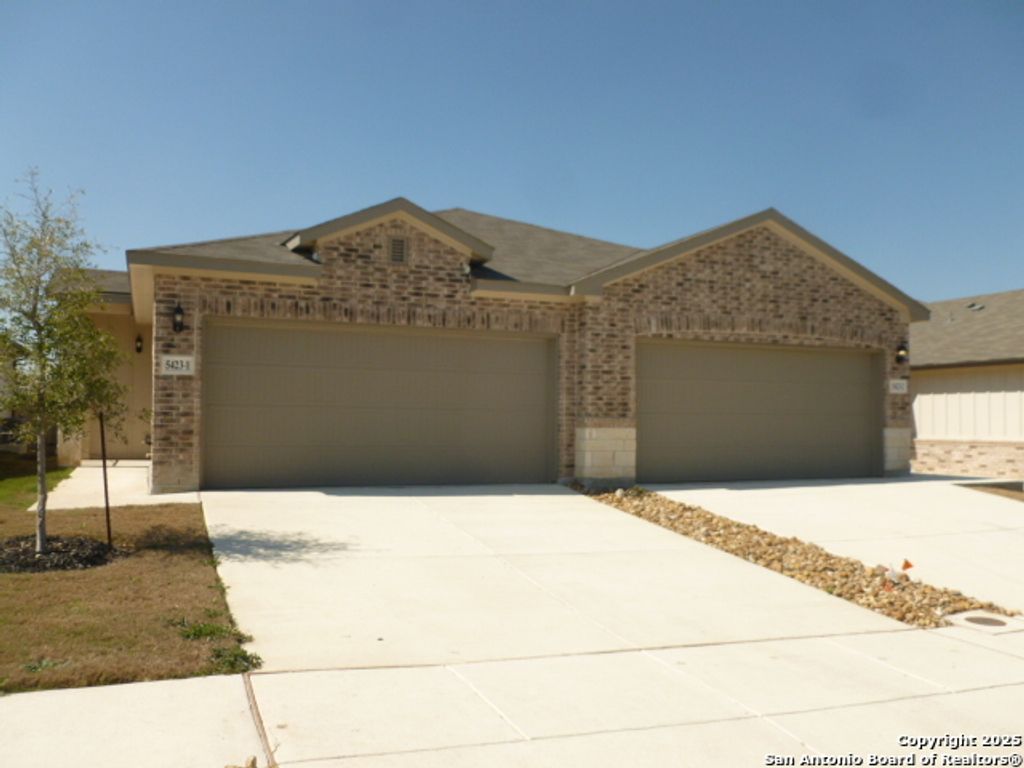 5423 Devils Gate Unit 2, Converse, TX 78109