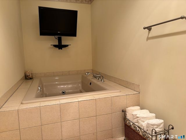 282 Cliffside Drive 282, Torrington, CT 06790