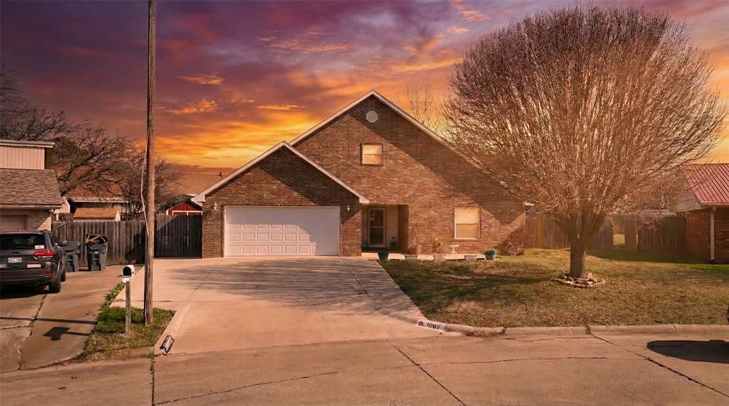 Image 1 of property listing at 1601 N Ward Road, Ardmore, OK 73401