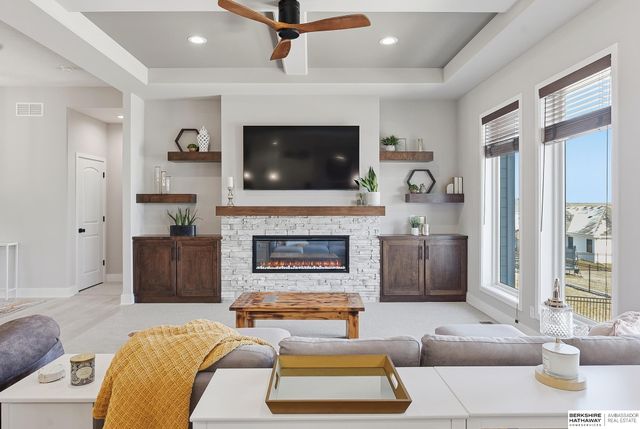 10211 S 191st Avenue, Omaha, NE 68136