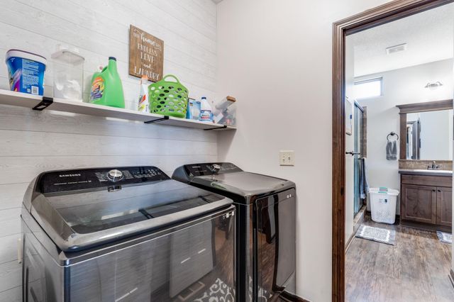 2004 E Teak Ct, Andover, KS 67002