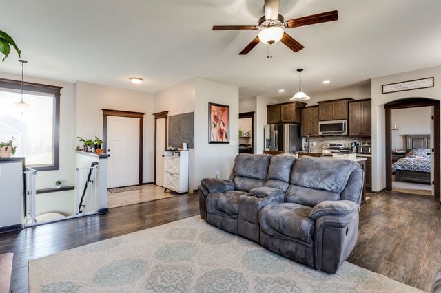 2004 E Teak Ct, Andover, KS 67002