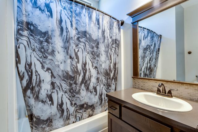 2004 E Teak Ct, Andover, KS 67002