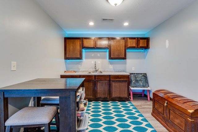 2004 E Teak Ct, Andover, KS 67002