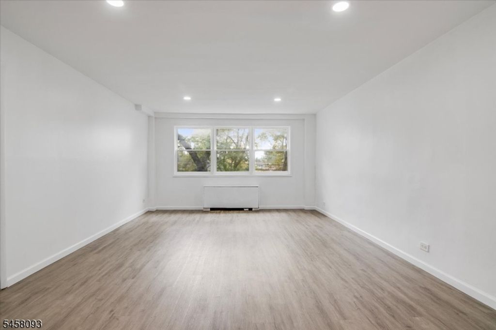 39 E 39Th St 2J, Paterson City, NJ 07514 — photo 2