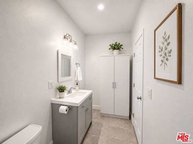 2927 S Catalina Street 2925, Los Angeles, CA 90007