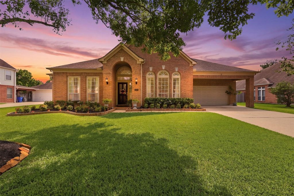 3103 Autumn Harvest Drive, Friendswood, TX 77546