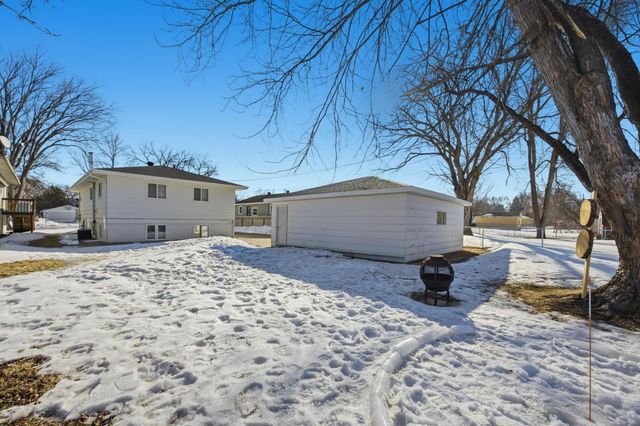 1405 16th Street S, Fargo, ND 58103