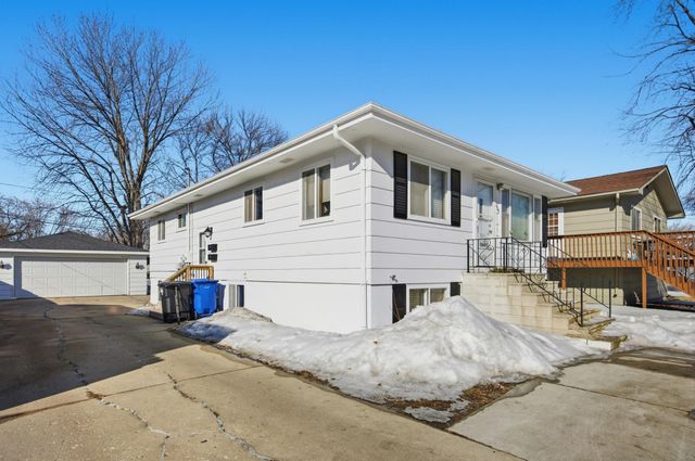 1405 16th Street S, Fargo, ND 58103