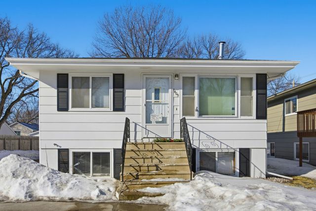 1405 16th Street S, Fargo, ND 58103