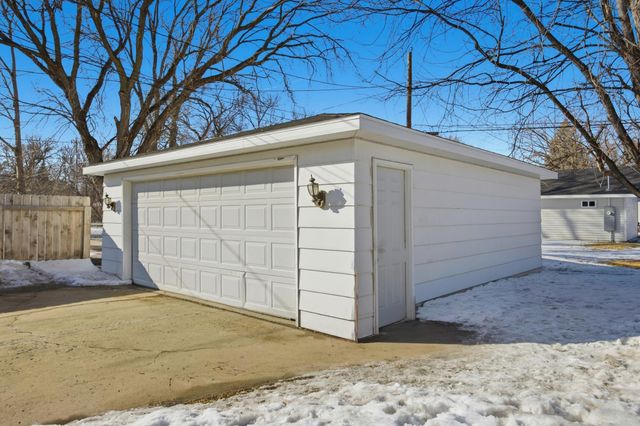 1405 16th Street S, Fargo, ND 58103