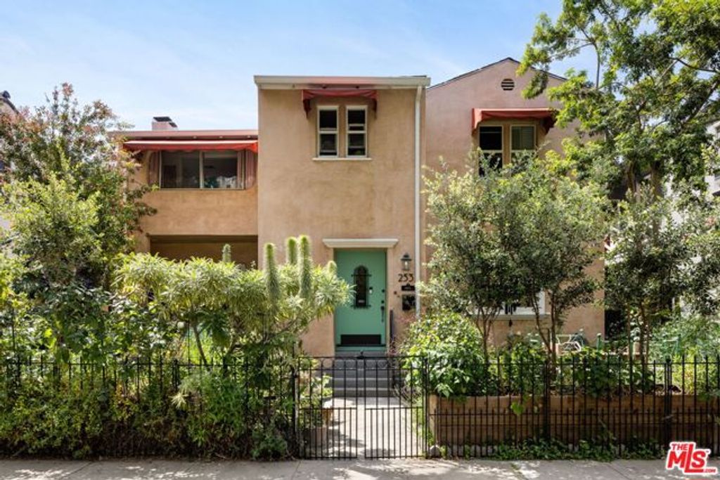 251 N Swall Drive, Beverly Hills, CA 90211