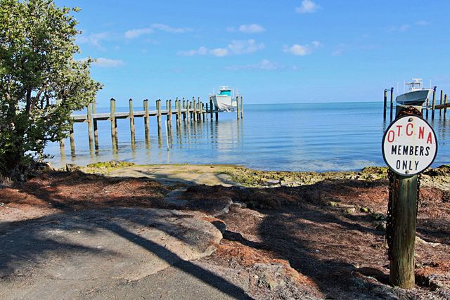 203 Tarpon Street, Key Largo, FL 33070