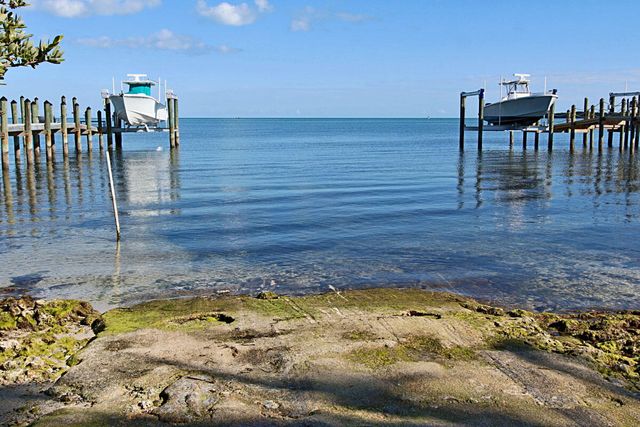 203 Tarpon Street, Key Largo, FL 33070