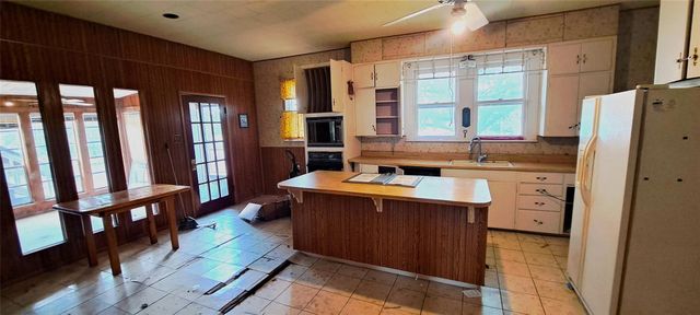 507 Sloan ST, Taylor, TX 76574