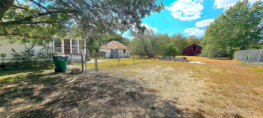 507 Sloan ST, Taylor, TX 76574
