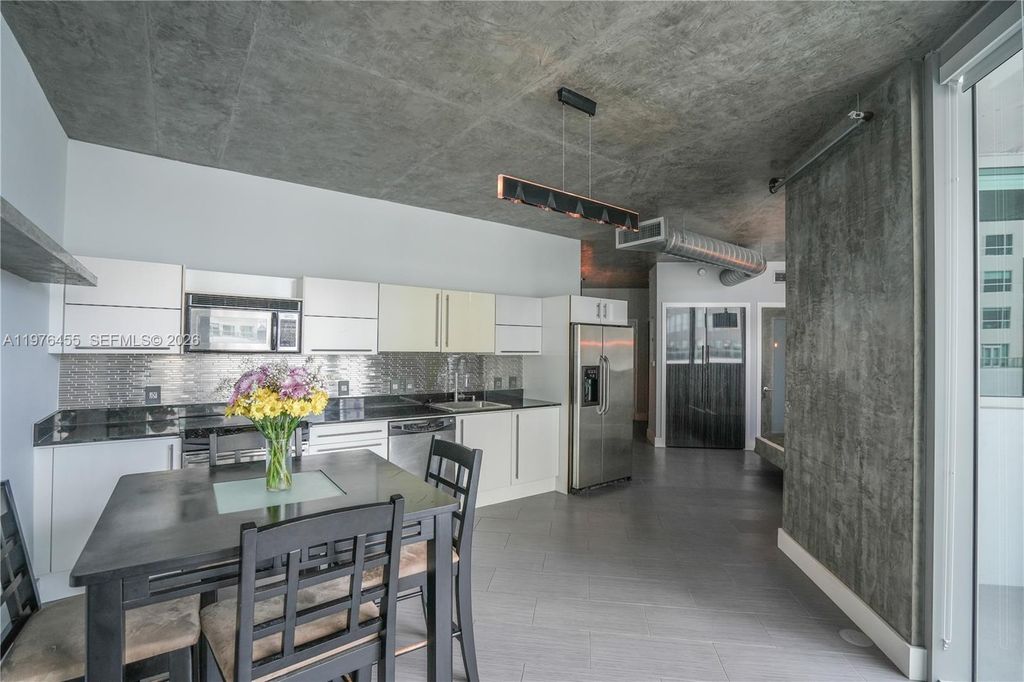 690 SW 1st Ct 1434, Miami, FL 33130