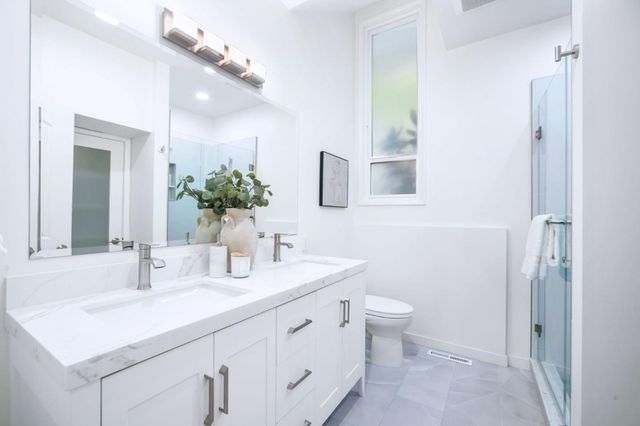 5914 Zinn Drive, Oakland, CA 94611