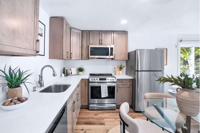 5914 Zinn Drive, Oakland, CA 94611