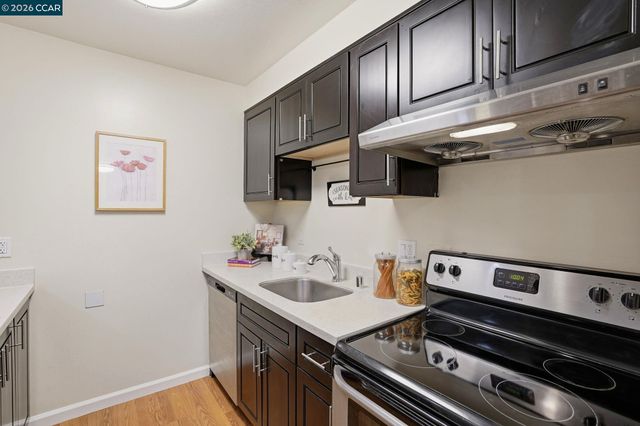 551 Jean St 104, Oakland, CA 94610