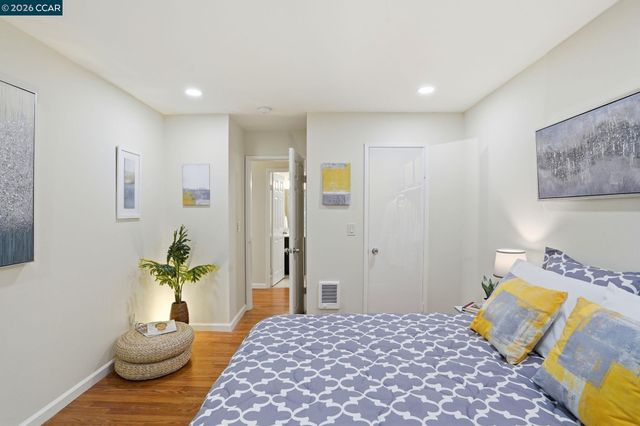551 Jean St 104, Oakland, CA 94610