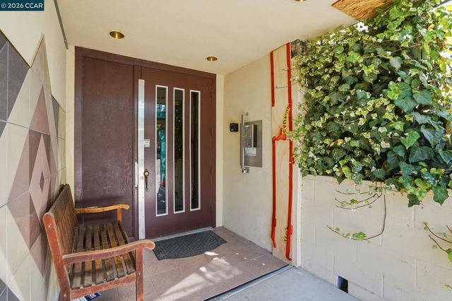551 Jean St 104, Oakland, CA 94610