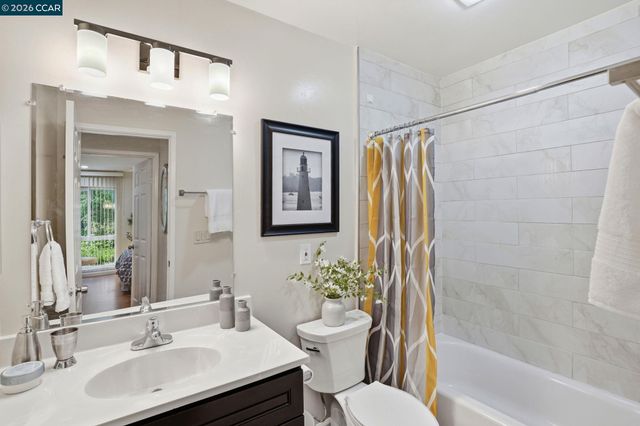 551 Jean St 104, Oakland, CA 94610