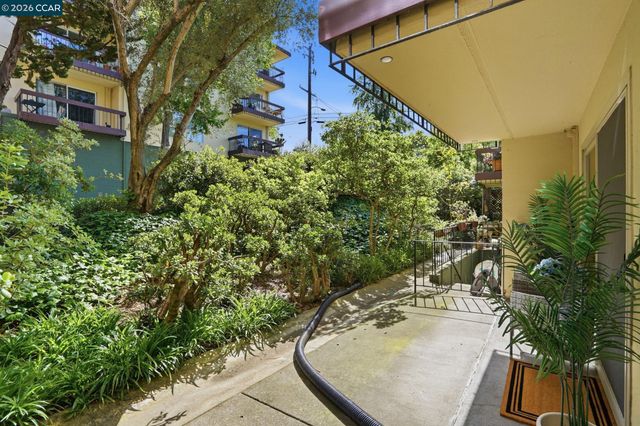 551 Jean St 104, Oakland, CA 94610
