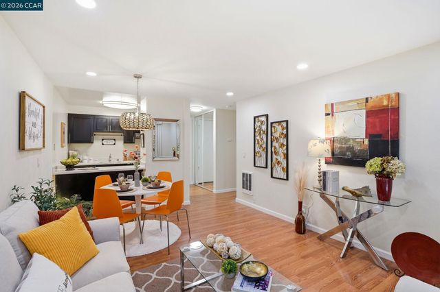 551 Jean St 104, Oakland, CA 94610