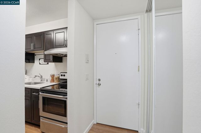 551 Jean St 104, Oakland, CA 94610