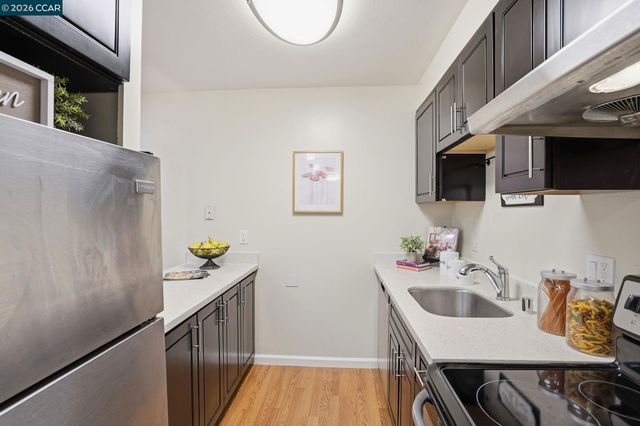 551 Jean St 104, Oakland, CA 94610