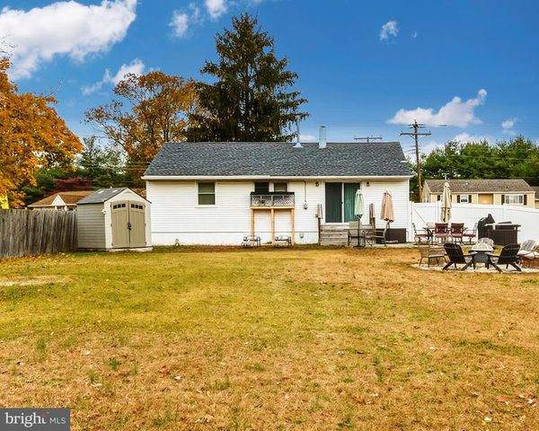 512 LAKE AVE, Williamstown, NJ 08094