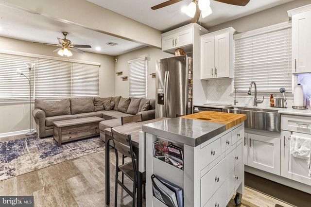 512 LAKE AVE, Williamstown, NJ 08094