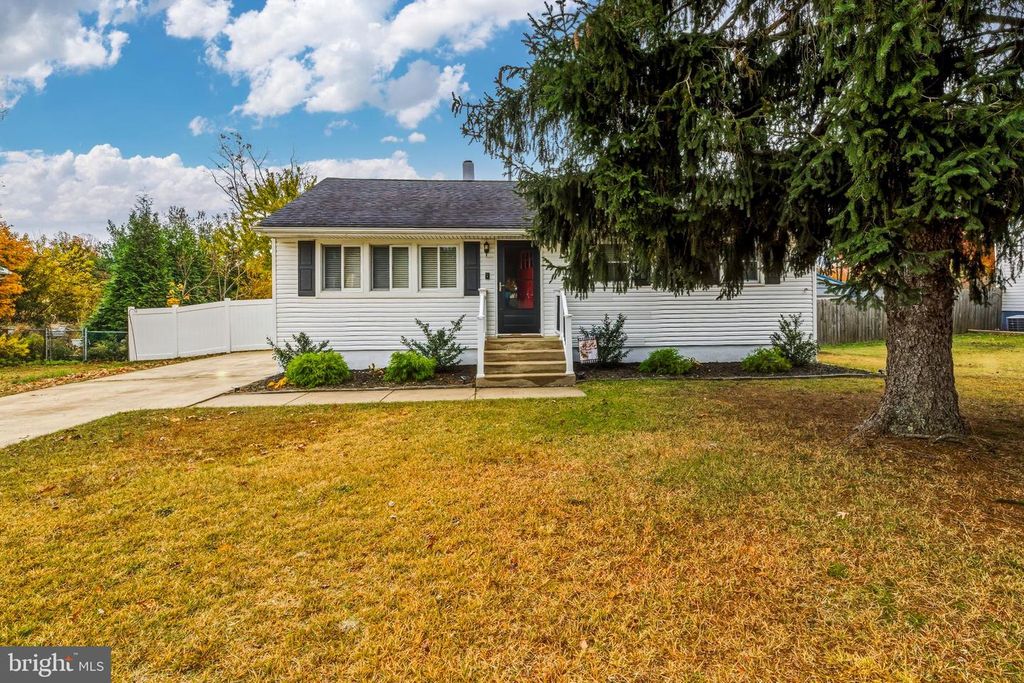 512 LAKE AVE, Williamstown, NJ 08094