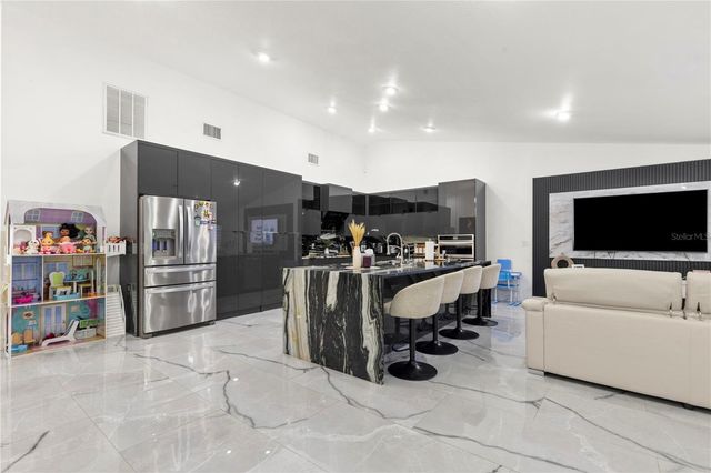 8019 N GOMEZ AVENUE, Tampa, FL 33614