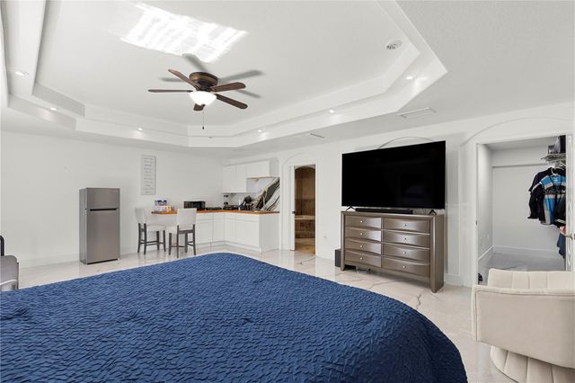 8019 N GOMEZ AVENUE, Tampa, FL 33614