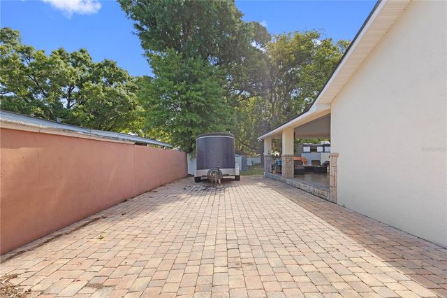 8019 N GOMEZ AVENUE, Tampa, FL 33614