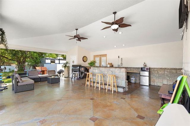 8019 N GOMEZ AVENUE, Tampa, FL 33614