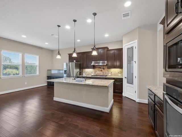 1008 Spanish Trl, New Braunfels, TX 78132