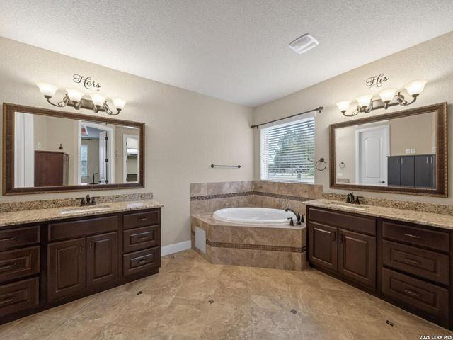 1008 Spanish Trl, New Braunfels, TX 78132