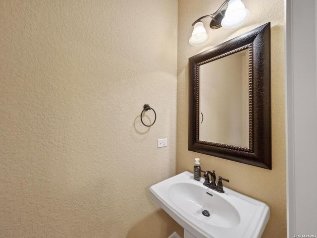 1008 Spanish Trl, New Braunfels, TX 78132