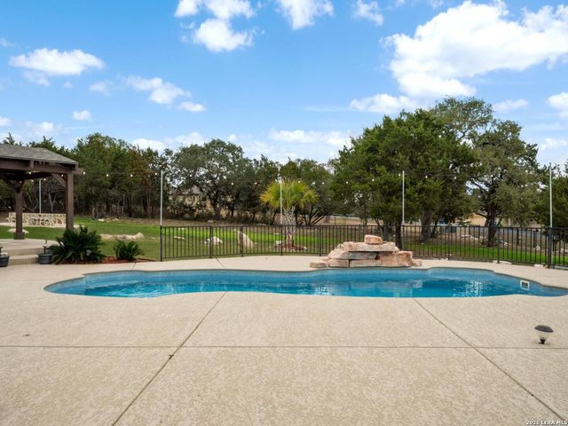 1008 Spanish Trl, New Braunfels, TX 78132