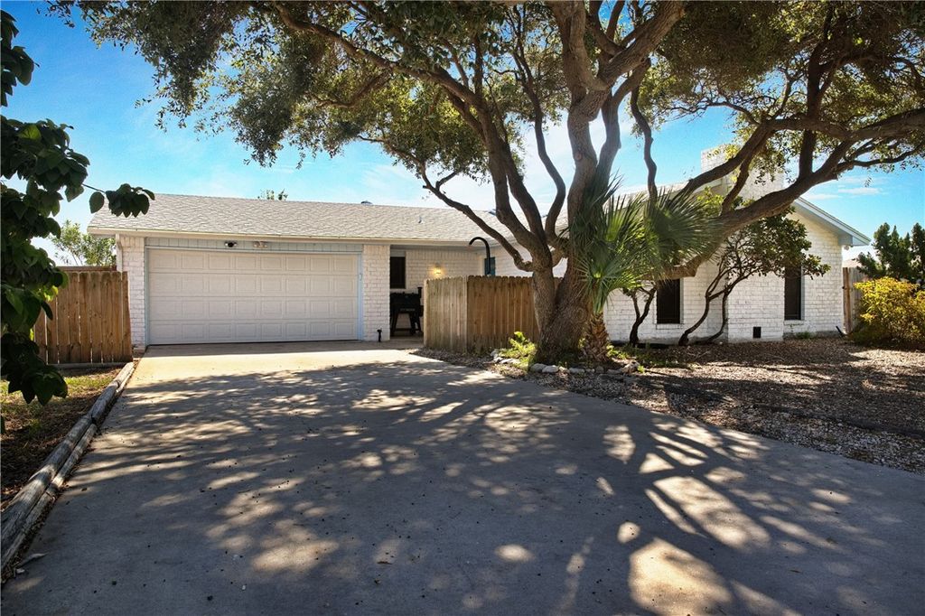 15730 Escapade St, Corpus Christi, TX 78418