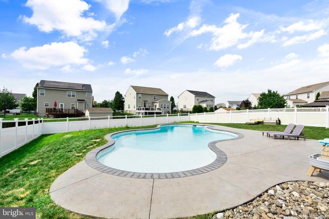 195 WESTBURY DR, Gilbertsville, PA 19525