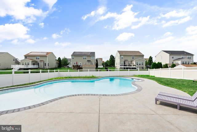 195 WESTBURY DR, Gilbertsville, PA 19525